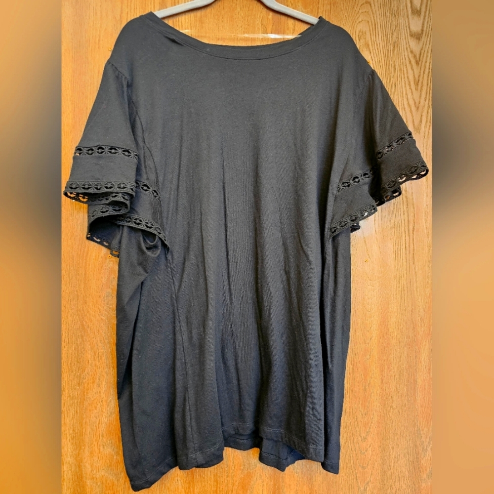 NWT, Ava & Viv Plus Size 4X Black ruffled short sleeve tee